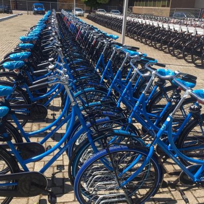 Deelfietsen winnen aan populariteit in de stad